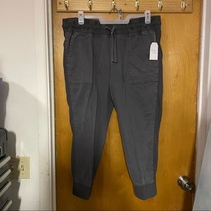 Time and Tru Capri joggers